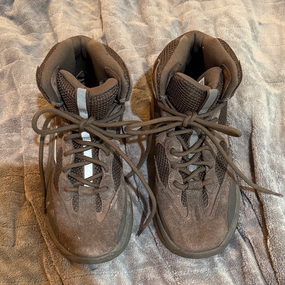 Women’s Adidas, Brown leather High-Top hiking boots, size 9.